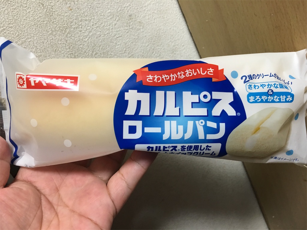 山崎製パン  カルピスロールパン