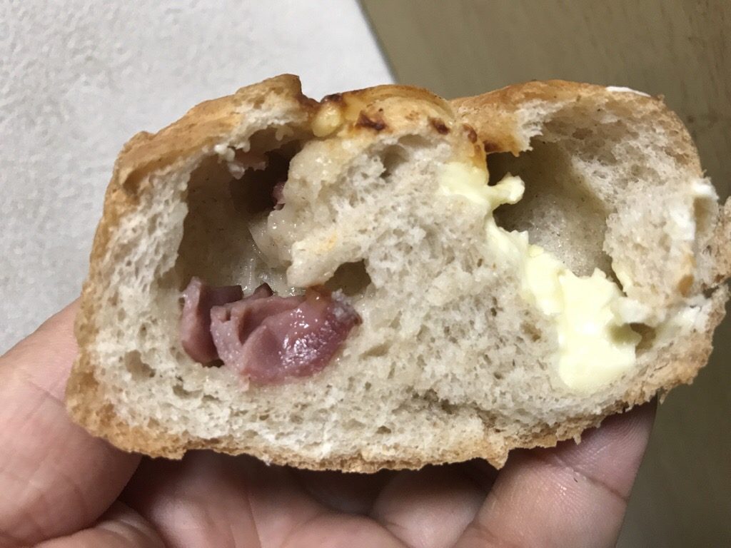 山一パン総本店　ゴーダチーズとベーコン