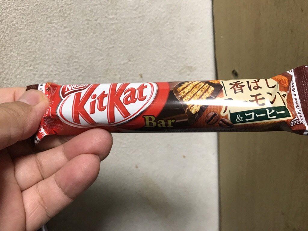 ネスレ日本 キットカットバー 香ばしアーモンド コーヒー 食べてみました