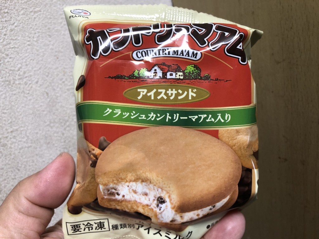 不二家 カントリーマアムアイスサンド 食べてみました