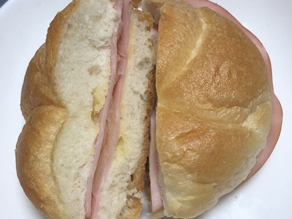 志津屋 カルネ 食べてみました