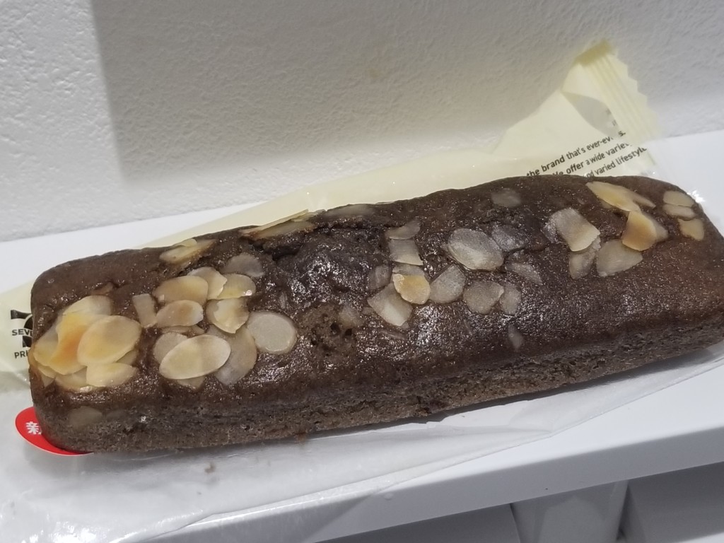 セブンイレブン ナッツ＆チョコスティックケーキ
