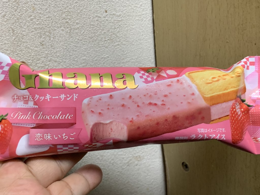 ロッテ ガーナ チョコ＆クッキーサンド 恋味いちご 