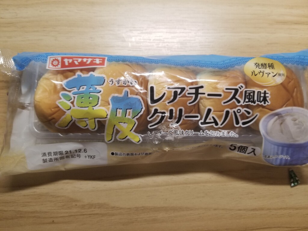 ヤマザキ薄皮レアチーズ風味クリームパン