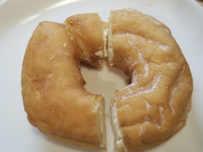 セブンイレブン 米粉を使ったミルククリームドーナツ 食べてみました。